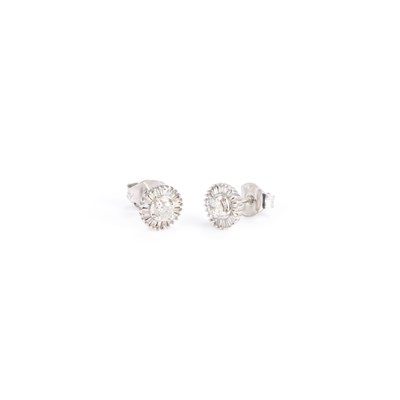 Lot 766 - A PAIR OF DIAMOND CLUSTER STUD EARRINGS