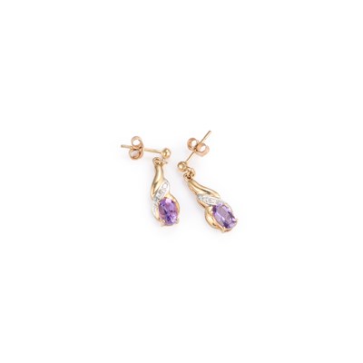 Lot 719 - A PAIR OF AMETHYST AND DIAMOND PENDANT EARRINGS