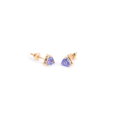 Lot 758 - A PAIR OF SOLITAIRE TANZANITE STUD EARRINGS