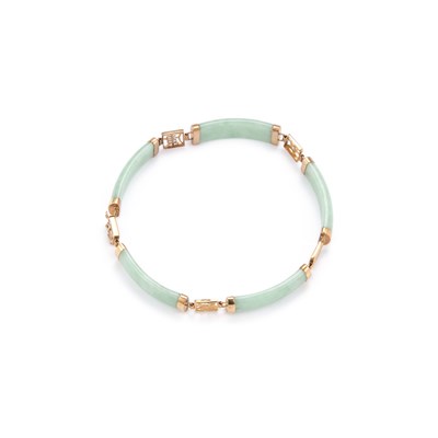 Lot 771 - A JADE BRACELET