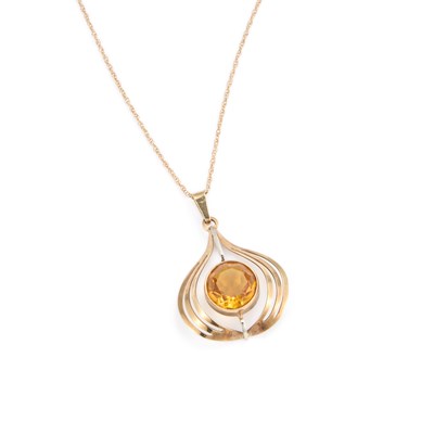 Lot 863 - A 9 CARAT GOLD CITRINE PENDANT NECKLACE