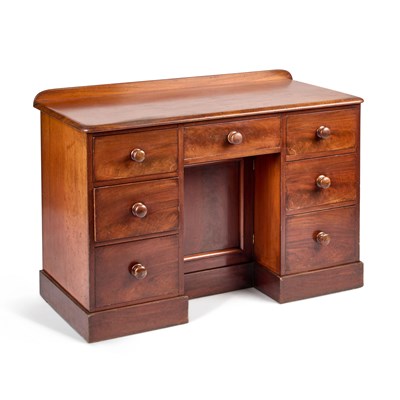 Lot 1049 - A VICTORIAN MAHOGANY KNEEHOLE DESK