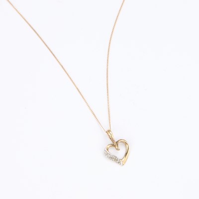 Lot 779 - A 9 CARAT GOLD DIAMOND HEART PENDANT NECKLACE