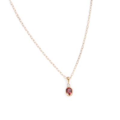 Lot 808 - A 9 CARAT GOLD GARNET AND DIAMOND PENDANT NECKLACE