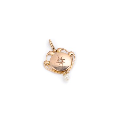 Lot 849 - A 9 CARAT ROSE GOLD ART NOUVEAU SEED PEARL PENDANT