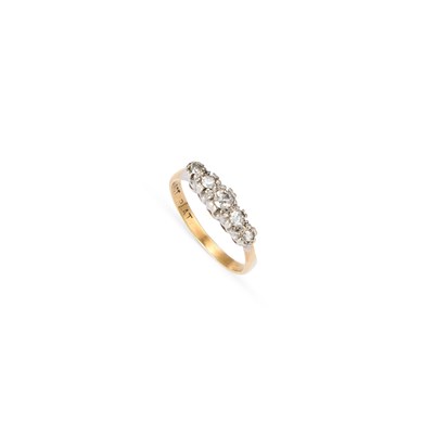 Lot 866 - A FIVE STONE DIAMOND RING