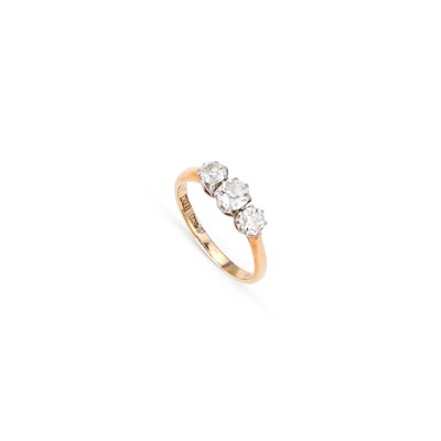 Lot 828 - A THREE STONE OLD-CUT DIAMOND RING