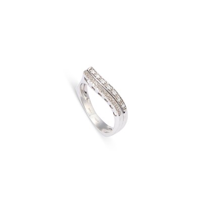 Lot 799 - A DIAMOND HALF HOOP RING