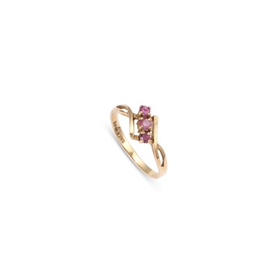 Lot 801 - A 9 CARAT GOLD THREE STONE RUBY RING