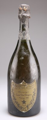 Lot 204 - A BOTTLE OF CHAMPAGNE ‘DOM PERIGNON’ VINTAGE 1988