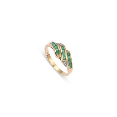 Lot 729 - A 9 CARAT GOLD EMERALD AND DIAMOND RING