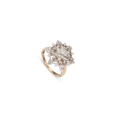 Lot 720 - A 9 CARAT GOLD DIAMOND SNOWFLAKE CLUSTER RING