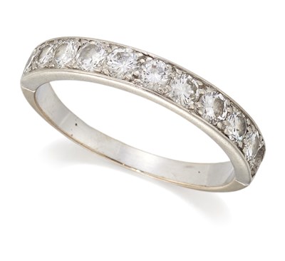 Lot 1622 - A DIAMOND HALF HOOP RING