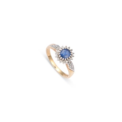 Lot 788 - A 9 CARAT GOLD SAPPHIRE AND DIAMOND CLUSTER RING