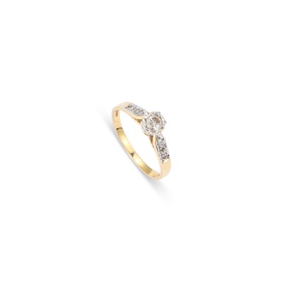 Lot 867 - AN 18 CARAT GOLD SOLITAIRE DIAMOND RING