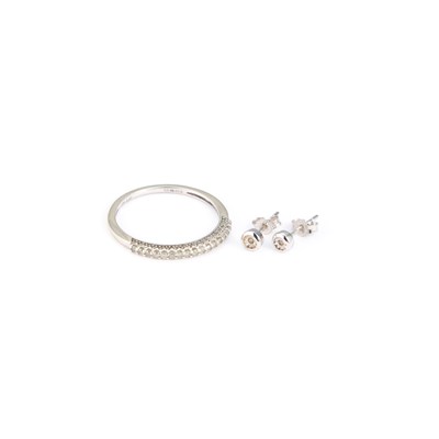 Lot 757 - A 9 CARAT WHITE GOLD DIAMOND HALF HOOP RING AND SOLITAIRE DIAMOND STUD EARRING SET