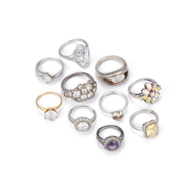 Lot 702 - A GROUP OF GEM-SET RINGS