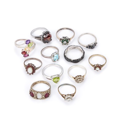 Lot 733 - A GROUP OF GEM-SET RINGS