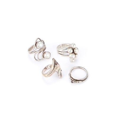 Lot 714 - A GROUP OF MODERNIST RINGS