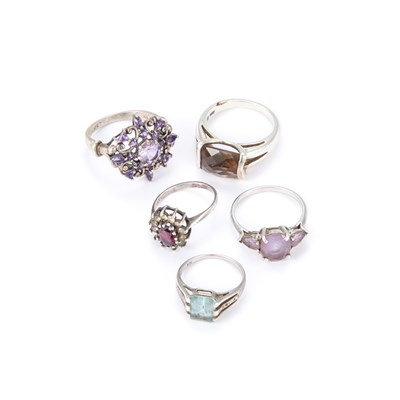 Lot 715 - A GROUP OF GEM-SET RINGS