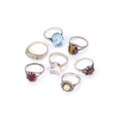 Lot 794 - A GROUP OF GEM-SET RINGS