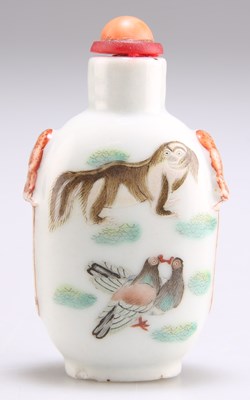 Lot 164 - A CHINESE PORCELAIN SNUFF BOTTLE