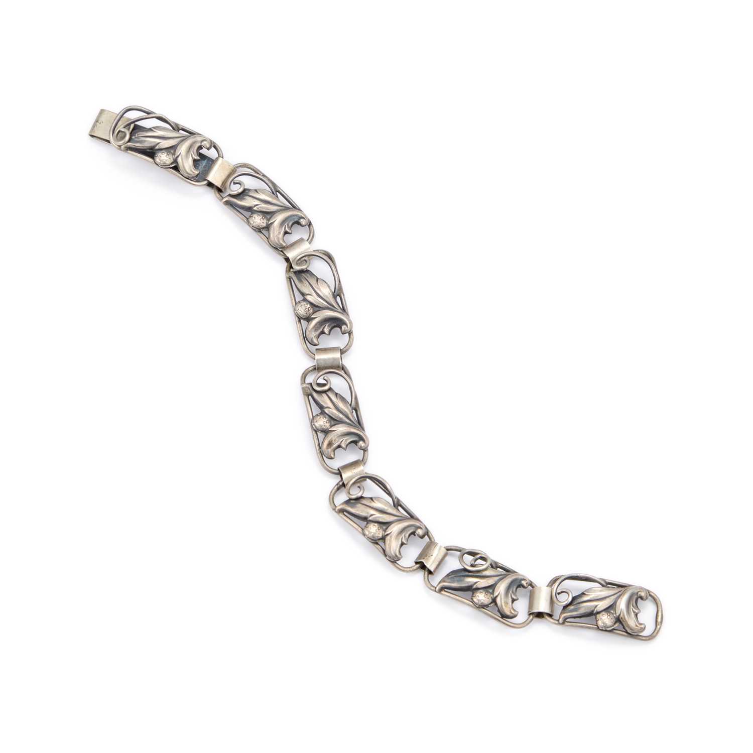 Lot 660 - HUGO GRUN, A DANISH SILVER FOLIATE LINK BRACELET