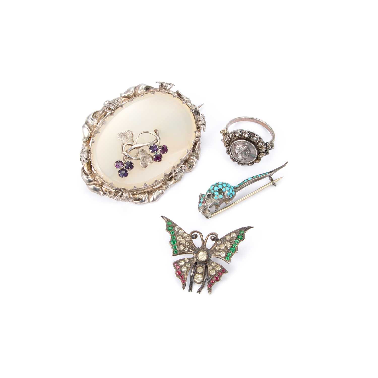 Lot 823 - A GROUP OF JEWELLERY