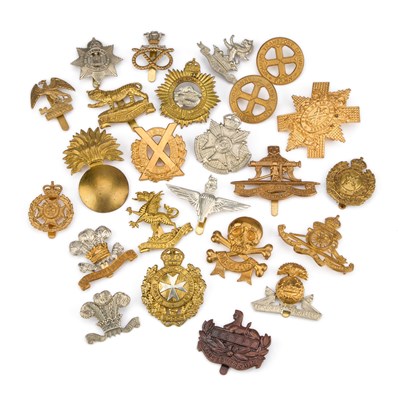 Lot 31 - A COLLECTION OF CAP BADGES