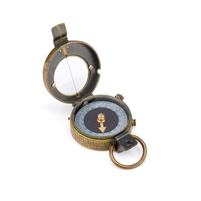 Lot 27 - A FIRST WORLD WAR VERNERS PATTERN VII COMPASS