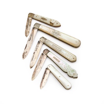 Lot 401 - A GROUP OF SILVER AND MOTHER-OF-PEARL FRUIT KNIVES