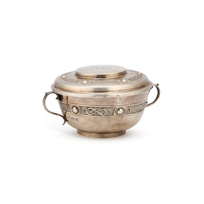 Lot 322 - A GEORGE V IRISH SILVER PORRINGER AND COVER