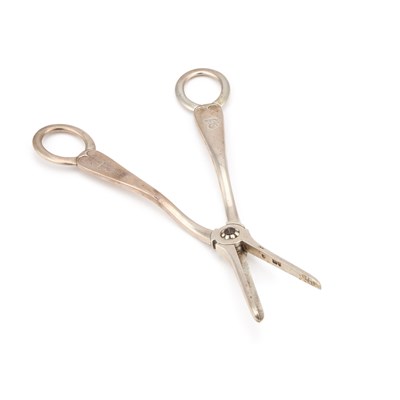 Lot 513 - A PAIR OF VICTORIAN SILVER GRAPE SCISSORS