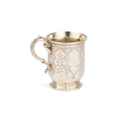 Lot 455 - A VICTORIAN SILVER MUG