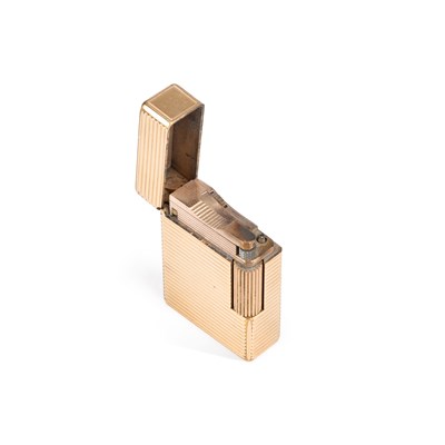 Lot 568 - A ST DUPONT PARIS GOLD PLATED LIGHTER