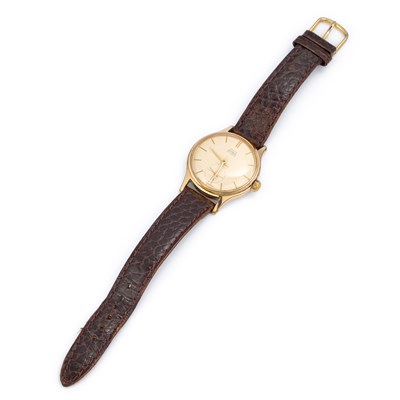 Lot 608 - A GENTS GOLD PLATED SMITHS ASTRAL STRAP WATCH