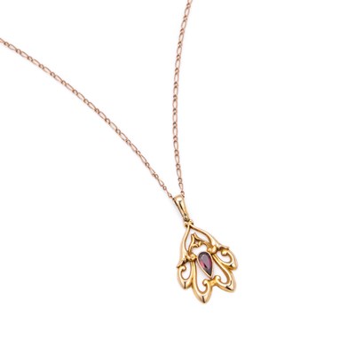 Lot 840 - A 9 CARAT ROSE GOLD GARNET PENDANT NECKLACE