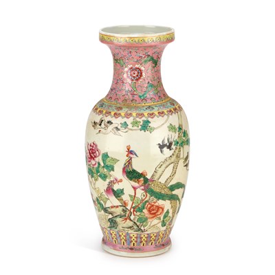 Lot 163 - A LARGE CHINESE FAMILLE ROSE BALUSTER VASE