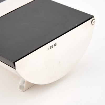 Lot 442 - AN ART DECO SILVER AND LACQUER CIGARETTE BOX
