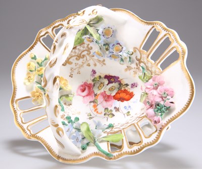 Lot 82 - AN ENGLISH PORCELAIN FLORAL ENCRUSTED SWEETMEAT BASKET, CIRCA 1830, POSSIBLY BY SAMUEL ALCOCK