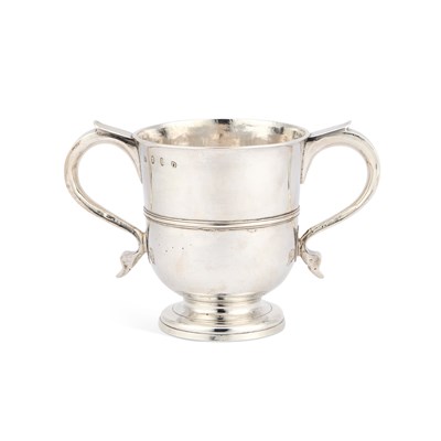 Lot 556 - A GEORGE I BRITANNIA STANDARD SILVER TWO-HANDLED CUP