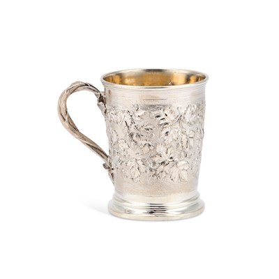 Lot 467 - A FINE VICTORIAN SILVER MUG