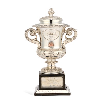 Lot 370 - FOOTBALL INTEREST: A GEORGE V SILVER TROPHY CUP FOR THE LONDON SHIPPING FOOTBALL LEAGUE