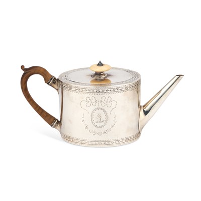 Lot 534 - A GEORGE III SILVER TEAPOT