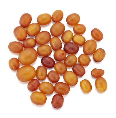 Lot 1539 - THIRTY NINE LOOSE AMBER BEADS