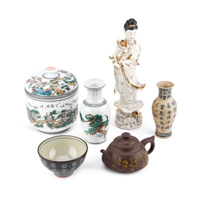 Lot 127 - A GROUP OF ORIENTAL CERAMICS