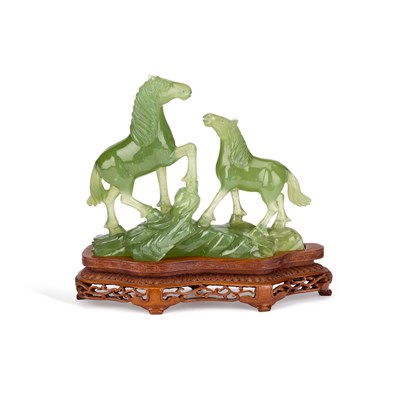 Lot 131 - A CHINESE BOWENITE CARVING OF HORSES ON A WOODEN STAND