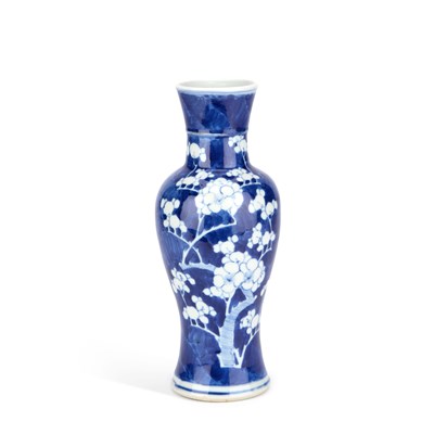 Lot 139 - A CHINESE BLUE AND WHITE VASE