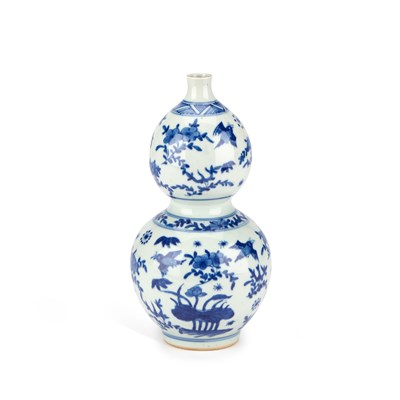 Lot 158 - A CHINESE BLUE AND WHITE GOURD VASE