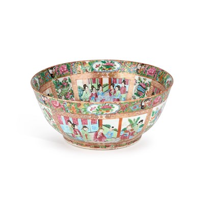 Lot 146 - A CHINESE FAMILLE ROSE PORCELAIN BOWL